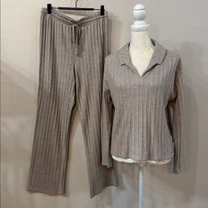 Womens 2 pc Medium Tahari Long Sleeve and Pants Casual Wear Lounge Wear Beige